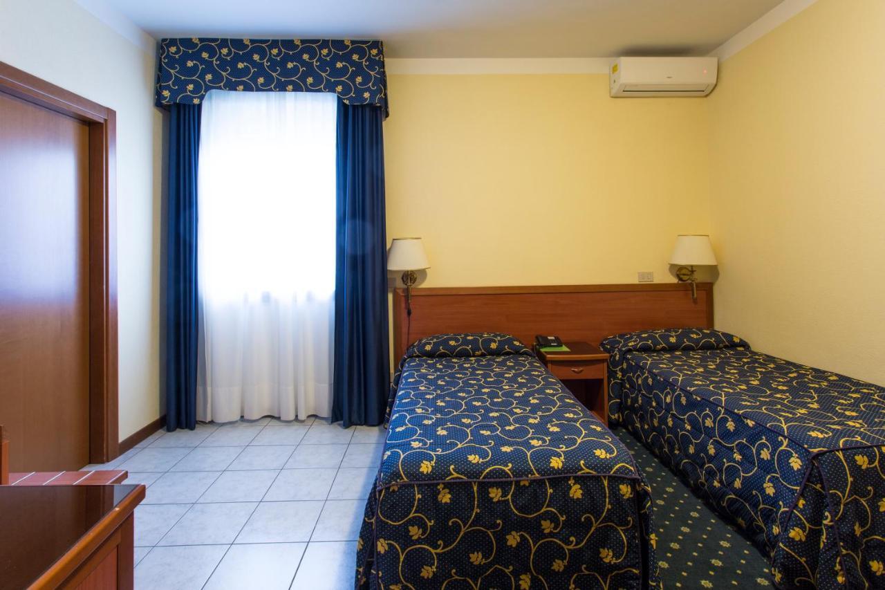 Hotel Ristorante Paladini Carisio Exteriér fotografie