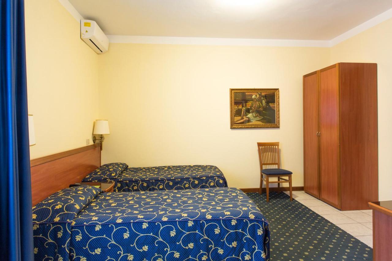 Hotel Ristorante Paladini Carisio Exteriér fotografie
